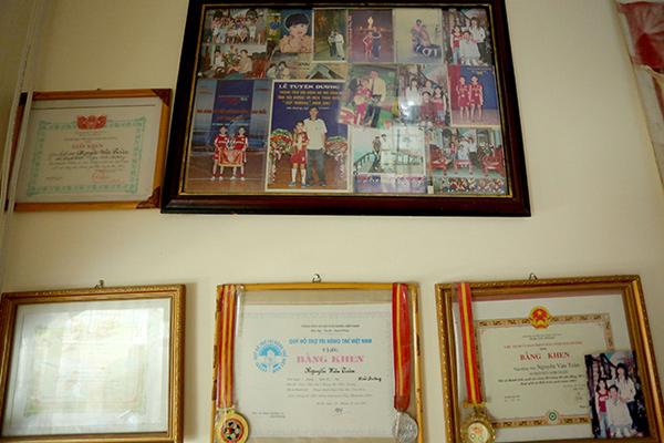 hoa ra o nha, van toan &#34;toc bach kim&#34; con co han phong rieng vua rong vua dep lung linh - 5