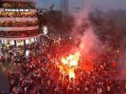 Clip Eva - Hàng nghìn người dân Thủ đô đổ về Hồ Gươm để cảm ơn sự cống hiến của Olympic Việt Nam