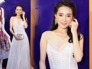 Giải trí - Sau lễ đính hôn, Nhã Phương không muốn nhắc đến Trường Giang