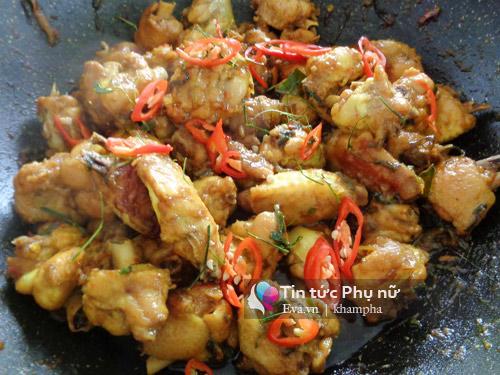 Thịt gà rang lá chanh thơm phức, đưa cơm - 5