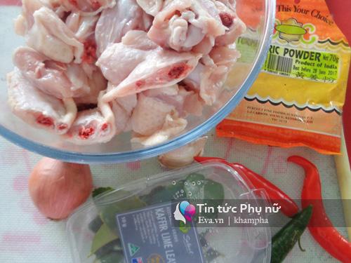 Thịt gà rang lá chanh thơm phức, đưa cơm - 1