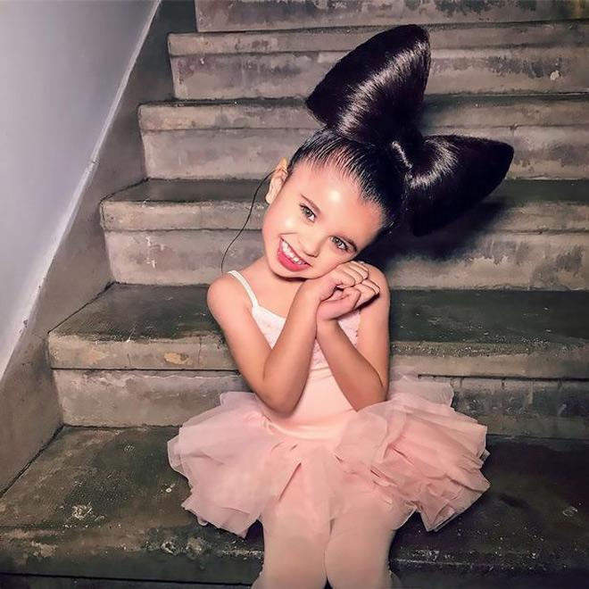 co be 5 tuoi so huu mai toc dep tuyet tran, nhieu sao quoc te phai ghen ty - 5