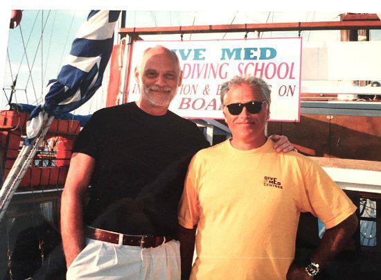 bi mat ron nguoi ben trong hom co mua o hoi cho - 1