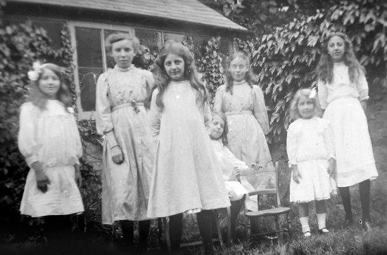 bi mat ron nguoi ben trong hom co mua o hoi cho - 4