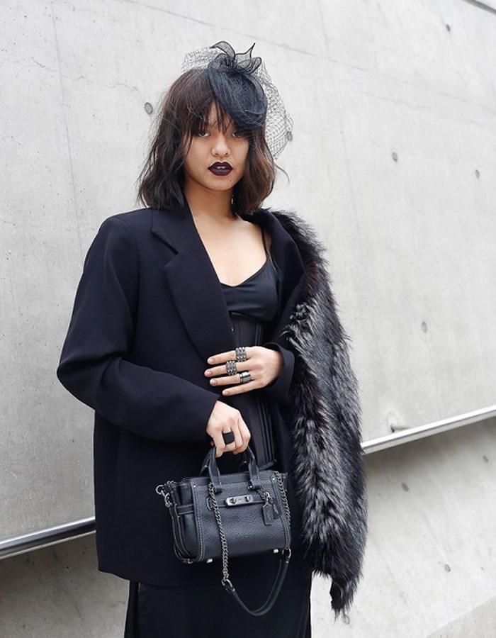 Học hỏi công nương Kate, loạt sao đội mũ quý tộc nhưng lại bị chê amp;#34;già đau đớnamp;#34; và sến! - 6