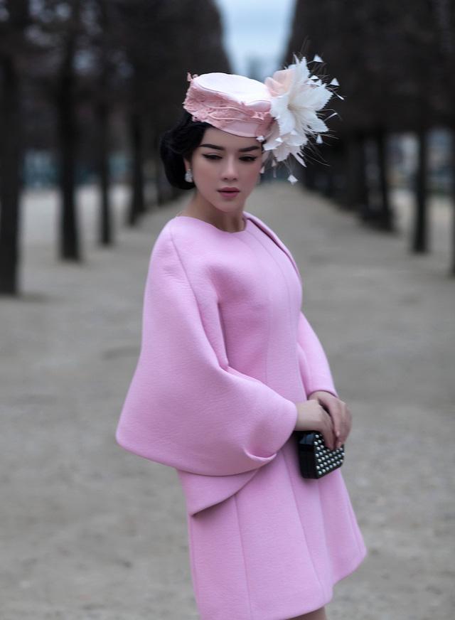 Học hỏi công nương Kate, loạt sao đội mũ quý tộc nhưng lại bị chê amp;#34;già đau đớnamp;#34; và sến! - 9