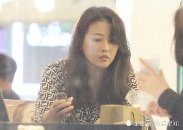 Ngôi sao 24/7: Khổ thân Song Joong Ki: Lủi thủi ăn một mình khi vợ vui vẻ đi chơi - 6