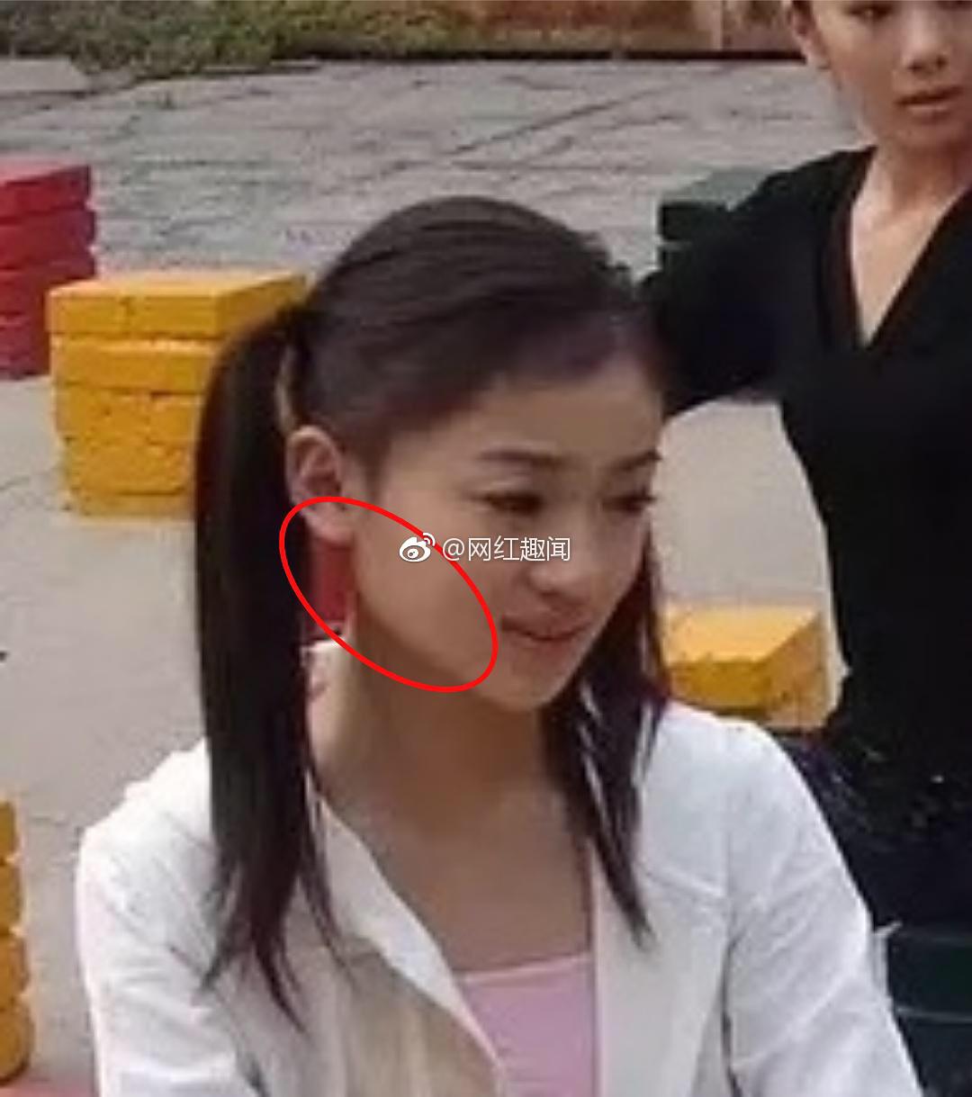 Ngôi sao 24/7: Khổ thân Song Joong Ki: Lủi thủi ăn một mình khi vợ vui vẻ đi chơi - 7