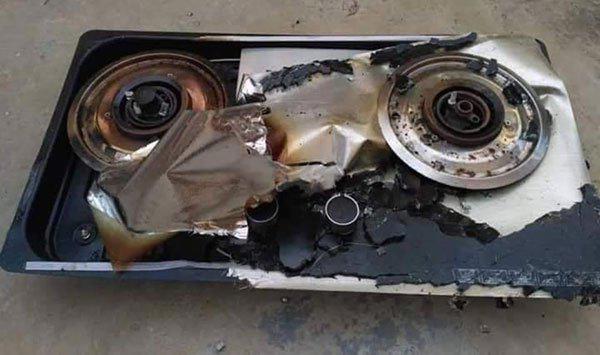 choi cung me trong bep, be trai bi bong nang do bep ga phat no - 3