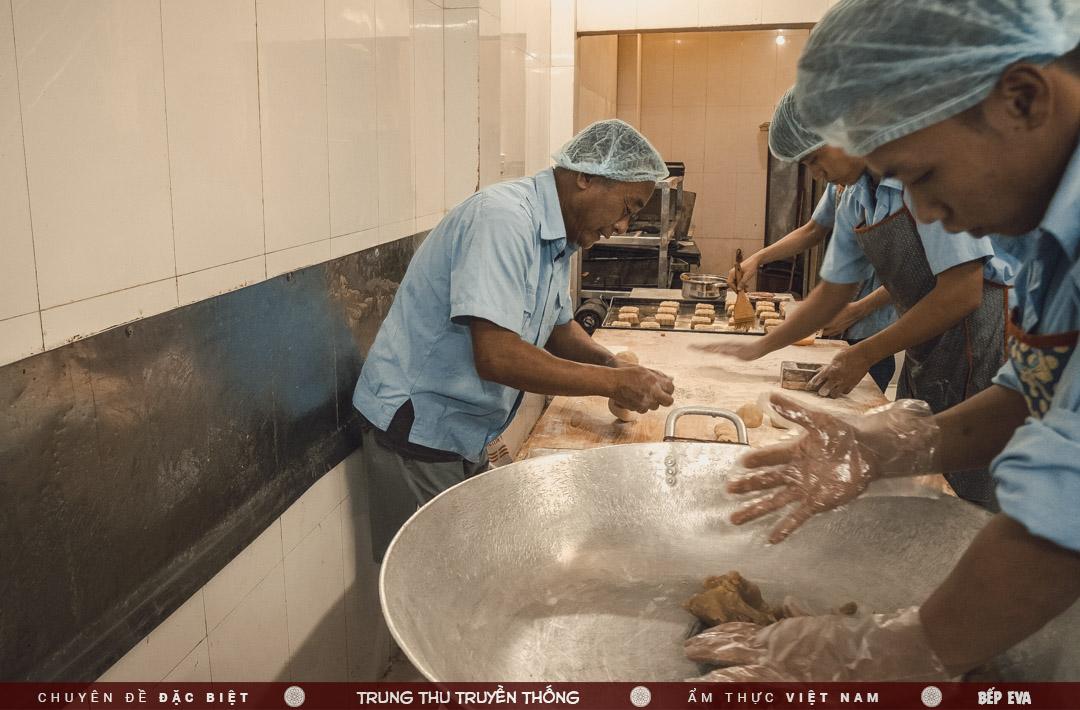 huong vi banh trung thu co xua tu thoi "ong ba anh" trong can gac cheo leo pho hang chieu - 12