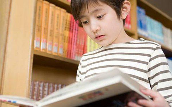 be gai 6 tuoi can...12 do, nhung thoi quen tai hai cha me de con lam cuc ky hai mat - 4