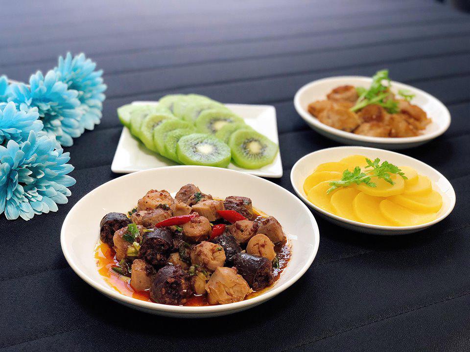 nau com 1 minh nhu nha 5 nguoi, 9x duoc dan mang khen "ai lay duoc vo nay tot qua" - 5