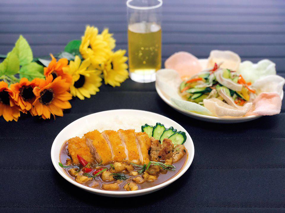 nau com 1 minh nhu nha 5 nguoi, 9x duoc dan mang khen "ai lay duoc vo nay tot qua" - 9