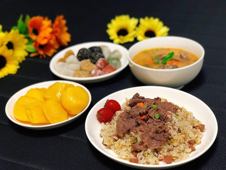 nau com 1 minh nhu nha 5 nguoi, 9x duoc dan mang khen "ai lay duoc vo nay tot qua" - 12