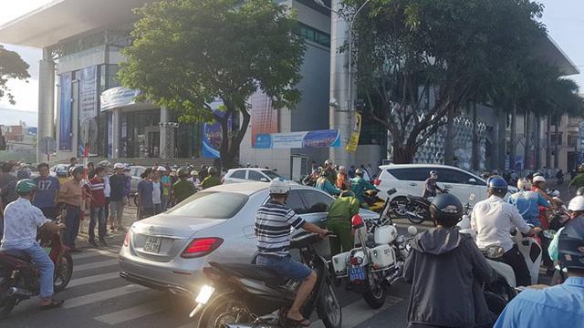 kieu nu lai xe sang trong tinh trang phe 'bong cuoi' - 2