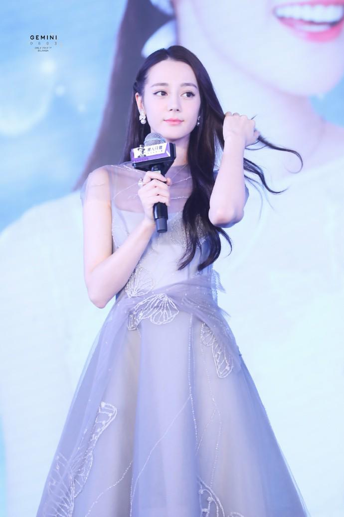 ngoi sao 24/7: co bau 5 thang, nguoi dep hoa hau bi cu dan mang mang vi khong chiu kieng - 8