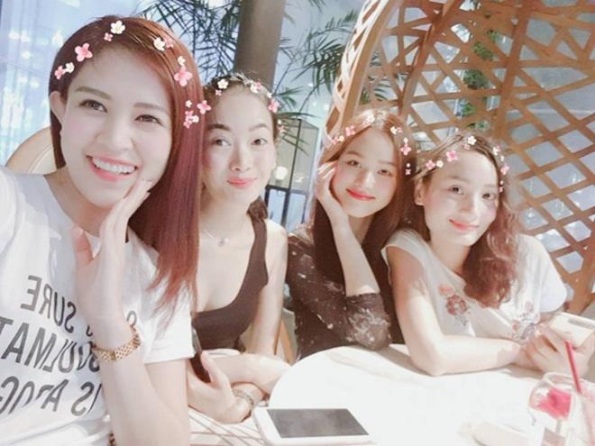 sao viet 24h: nu danh hai thuy nga xuc dong nghen ngao voi mon qua cua con gai 7 tuoi - 9