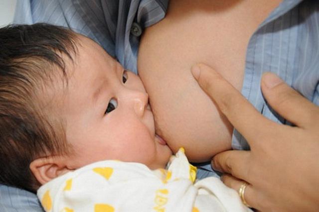 tre bi tieu chay: bac sy khoa nhi chi ra dau hieu va cach dieu tri - 7