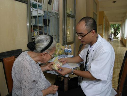 6 tương tác có hại giữa thuốc và thức ăn, đặc biệt loại số 3 không ít người áp dụng - 1