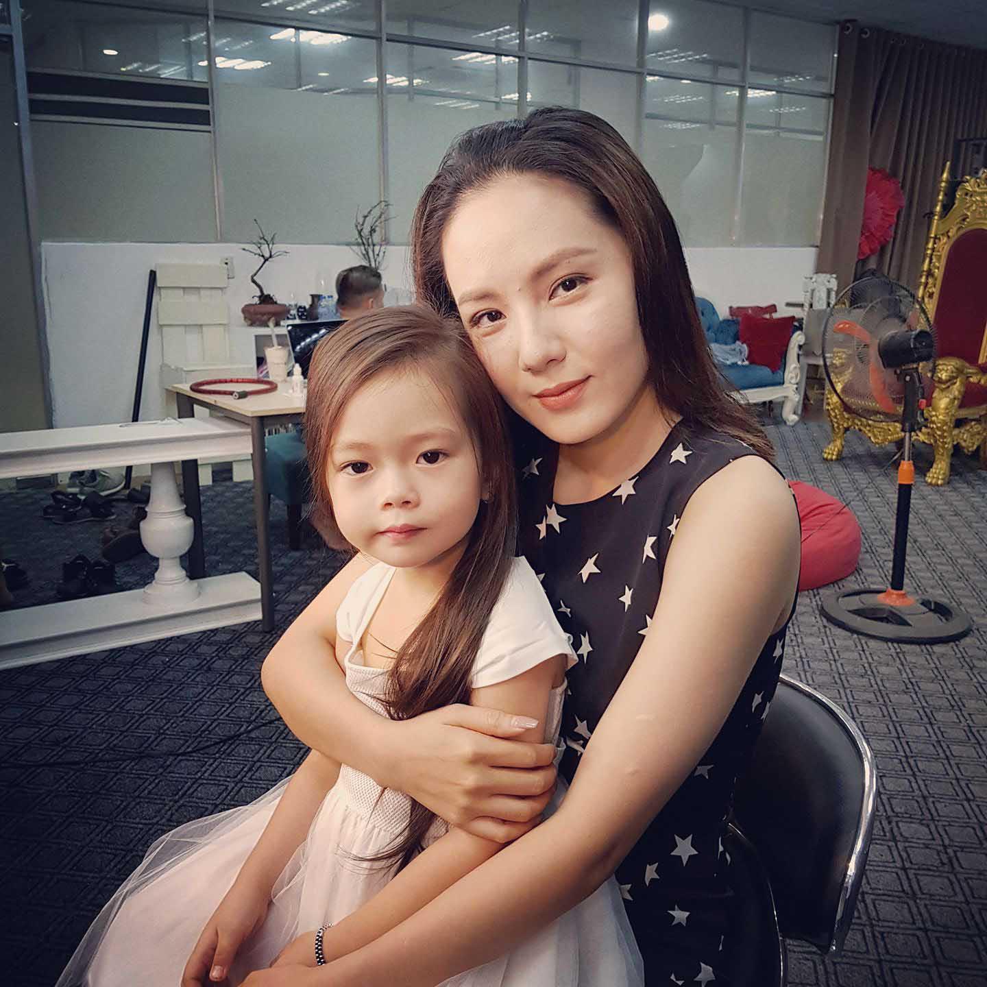 amp;#34;Lác mắtamp;#34; trước video cởi áo khoe thân hình nóng bỏng ở tuổi 35 của ca sĩ Phương Linh - 5