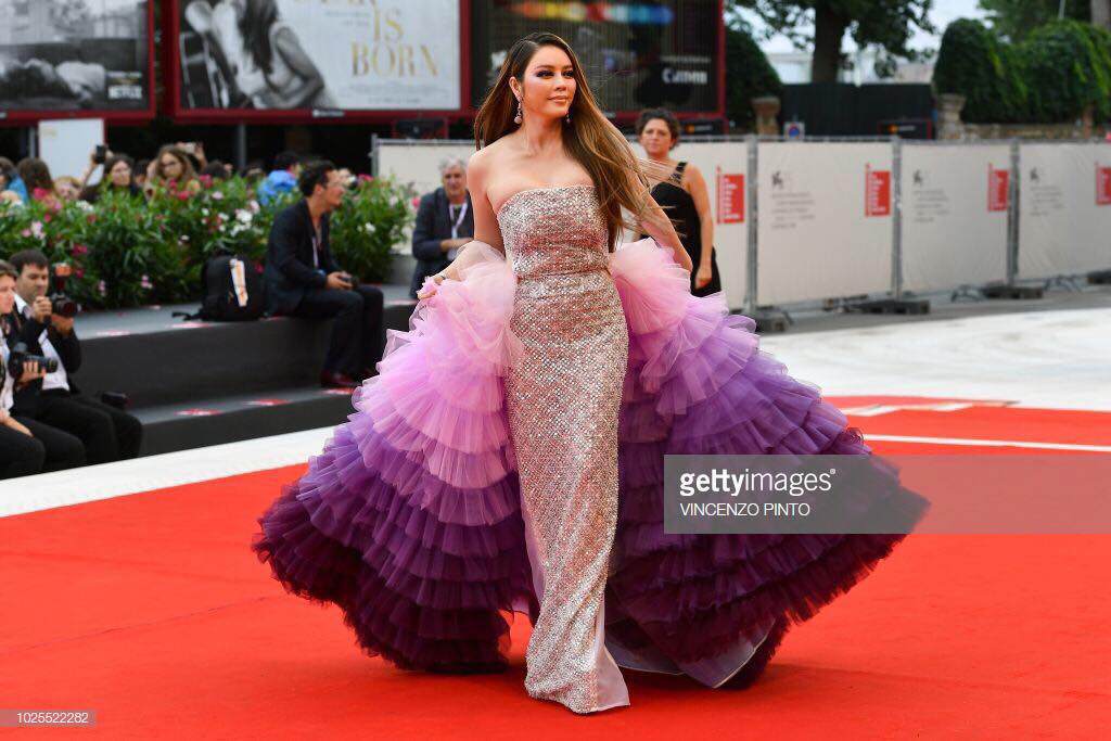 Hết Cannes, Lý Nhã Kỳ lại càn quét thảm đỏ Venice với váy tím mộng mơ và giày siêu cao - 7