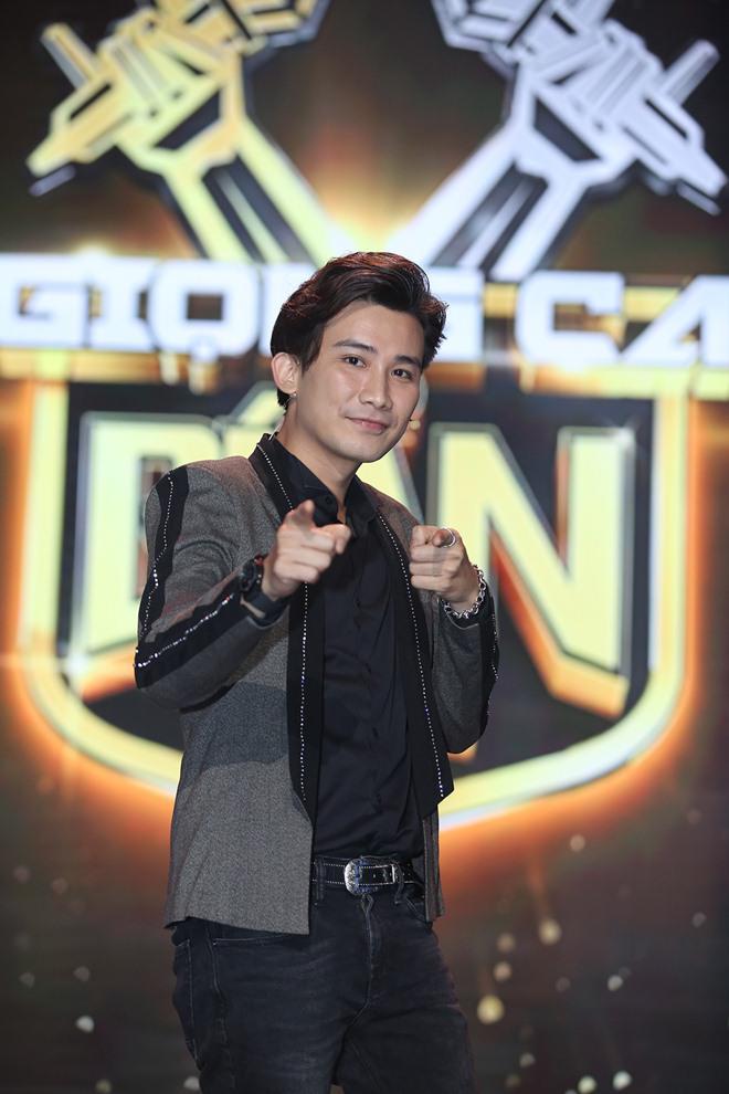 "bo 4 con" long nhat khoc nhu dua tre khi noi ve me, tran thanh noi cau gay cam dong - 4