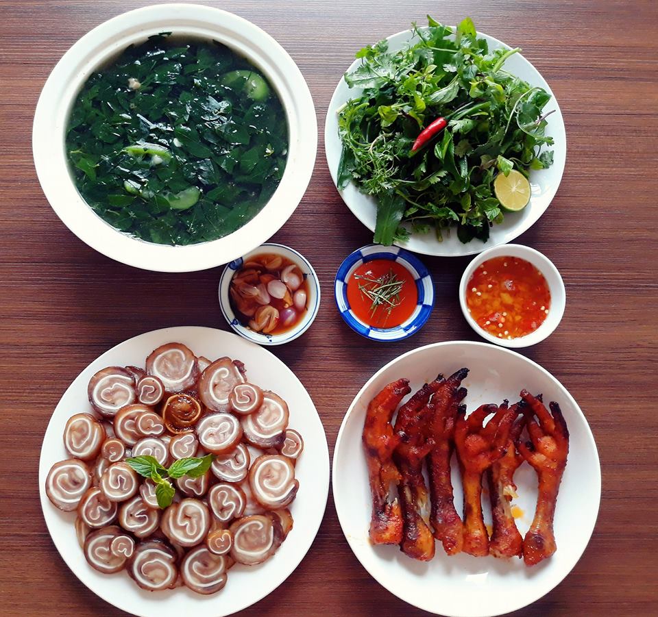 vo 14 nam nau com ngon, chong chang chiu khen nhung giau diem suot ngay len khoe dong nghiep - 1