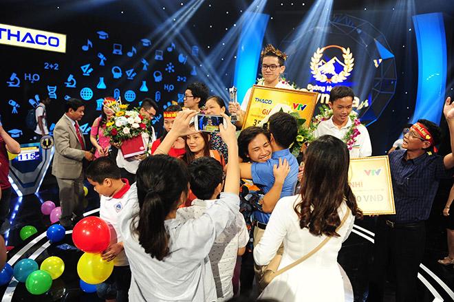 Bảng thành tích ai cũng phải nể của chàng trai Hoàng Cường - nhà vô định Olympia 2018 - 1