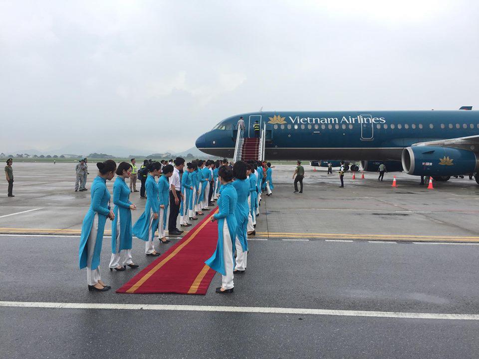 Những hình ảnh chuẩn soái ca của cầu thủ U23 tại sân bay Nội Bài - 1