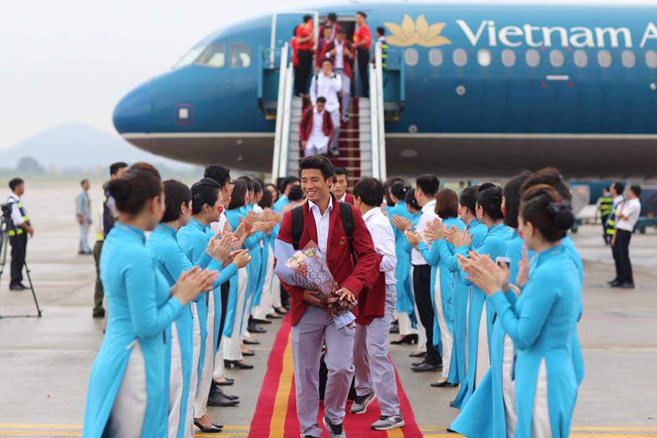 Những hình ảnh chuẩn soái ca của cầu thủ U23 tại sân bay Nội Bài - 11