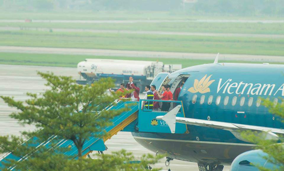 Những hình ảnh chuẩn soái ca của cầu thủ U23 tại sân bay Nội Bài - 3