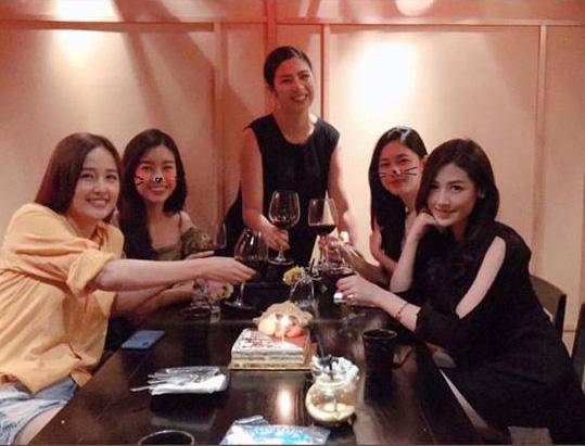 Hội bạn thân lâu năm của showbiz Việt: Nhóm toàn người giàu, nhóm giống hệt nhau! - 19