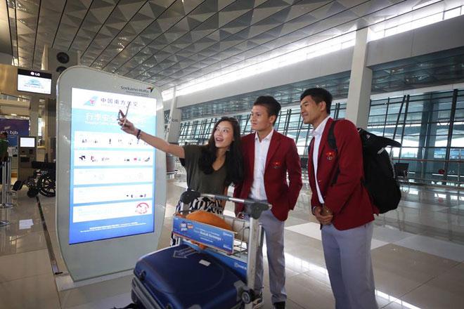 Trực tiếp U23 VN về nước: Thầy trò Park Hang-Seo đến Mỹ Đình, CĐV reo hò gọi tên cầu thủ - 8