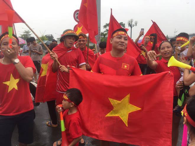 Trực tiếp U23 VN về nước: Thầy trò Park Hang-Seo đến Mỹ Đình, CĐV reo hò gọi tên cầu thủ - 1