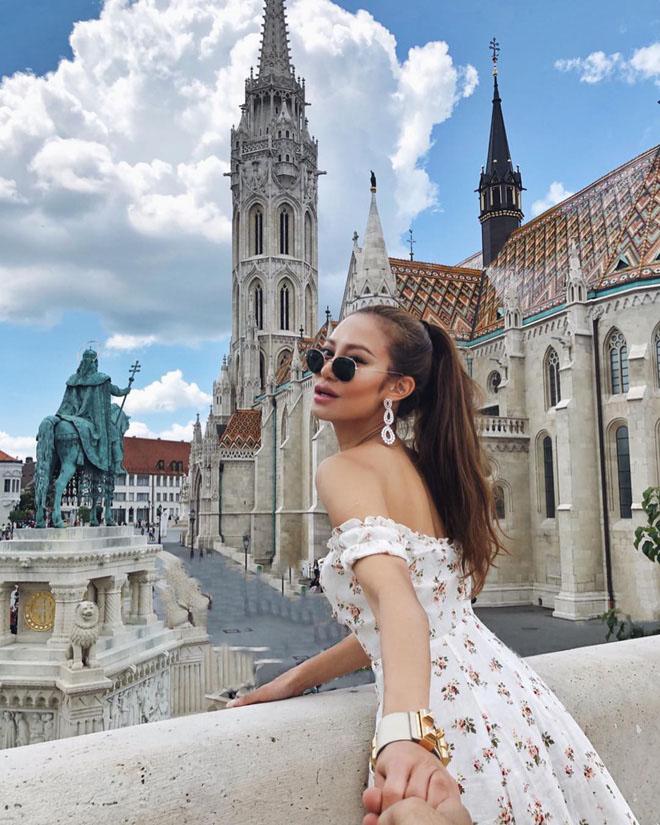 Bà mẹ sướng nhất Hong Kong cả ngày chỉ việc mặc đẹp sống ảo vì bố và chồng siêu giàu - 4