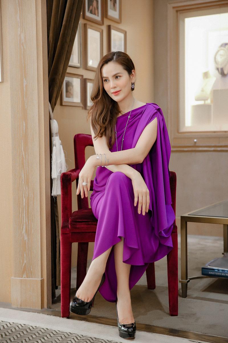 Hoa hậu 3 con không kém cạnh Angela Phương Trinh, Mâu Thuỷ khi đụng váy - 3