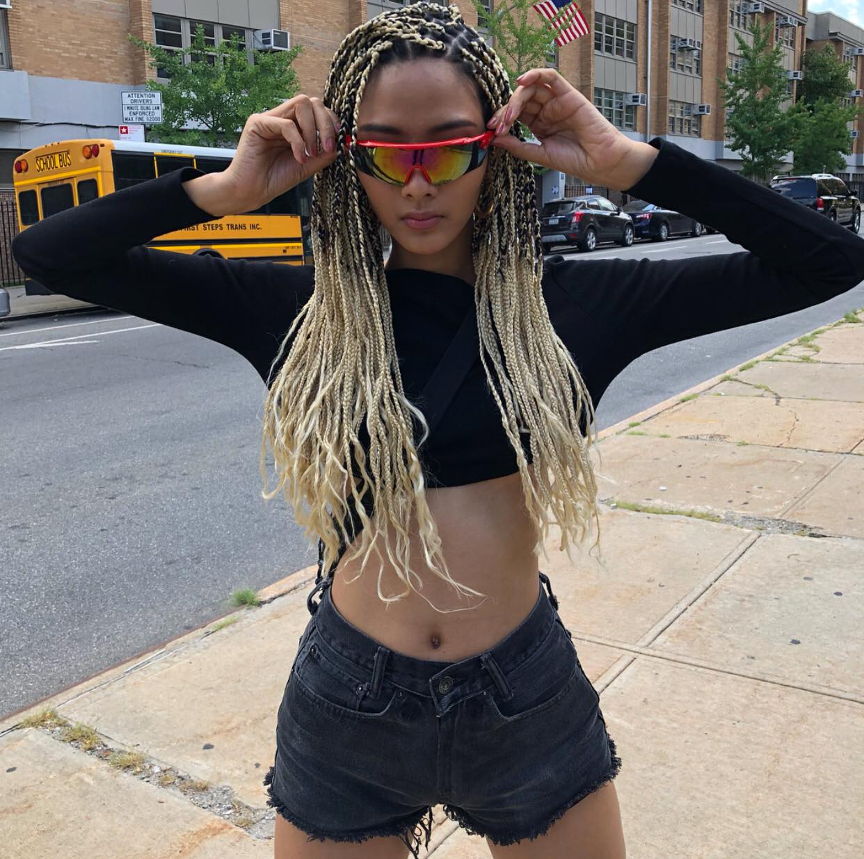 Hoàng Thùy - Mai Ngô: Cùng một kiểu tóc, một màu da nhưng hai số phận - 3