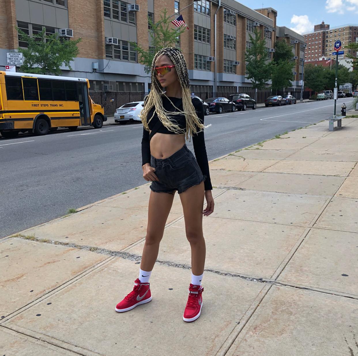 Hoàng Thùy - Mai Ngô: Cùng một kiểu tóc, một màu da nhưng hai số phận - 4