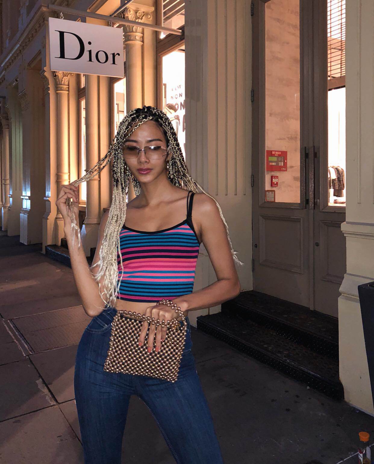 Hoàng Thùy - Mai Ngô: Cùng một kiểu tóc, một màu da nhưng hai số phận - 2