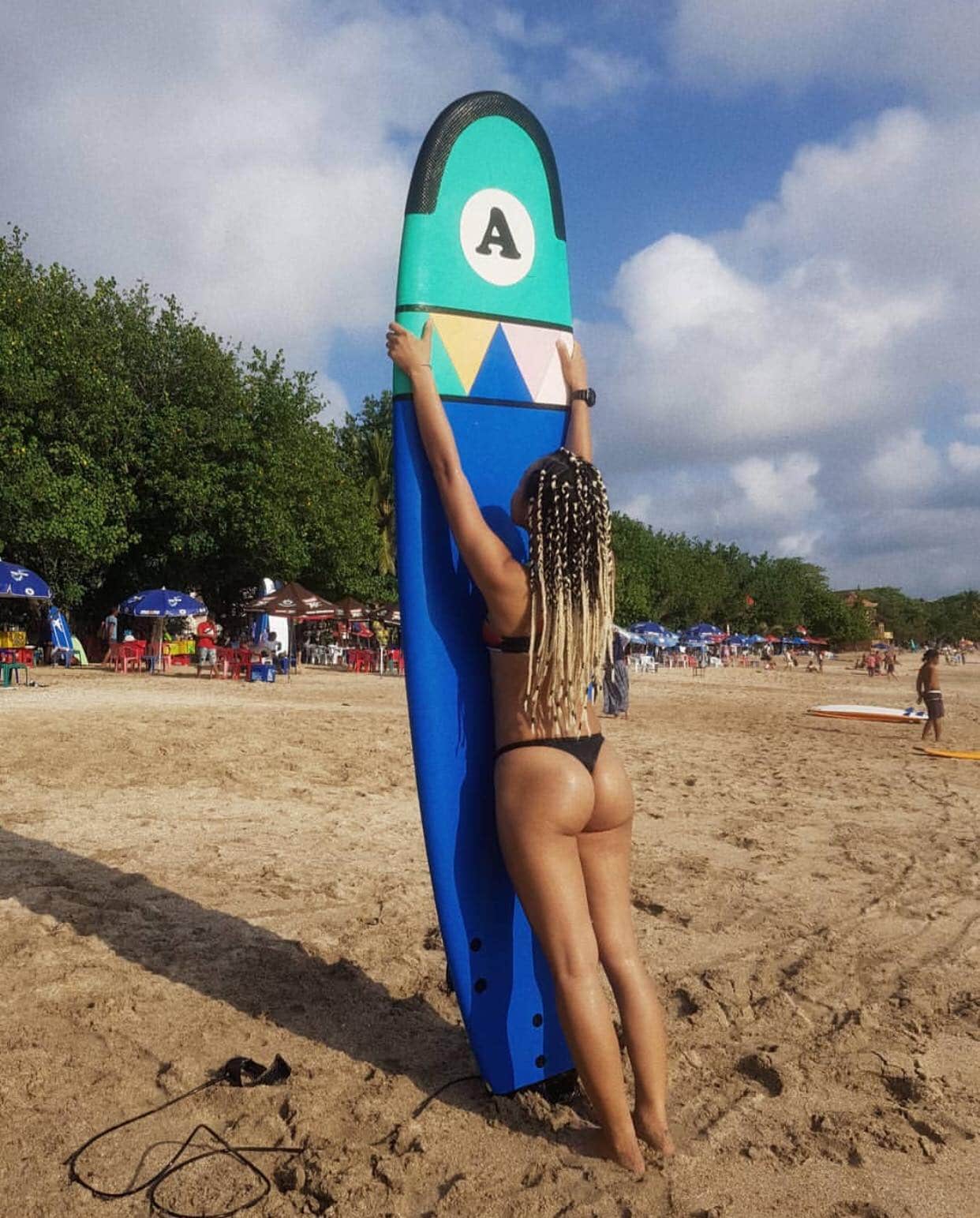 Hoàng Thùy - Mai Ngô: Cùng một kiểu tóc, một màu da nhưng hai số phận - 5