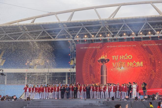 MC Nguyên Khang hé lộ điều đặc biệt về các người hùng của thể thao Việt Nam - 1