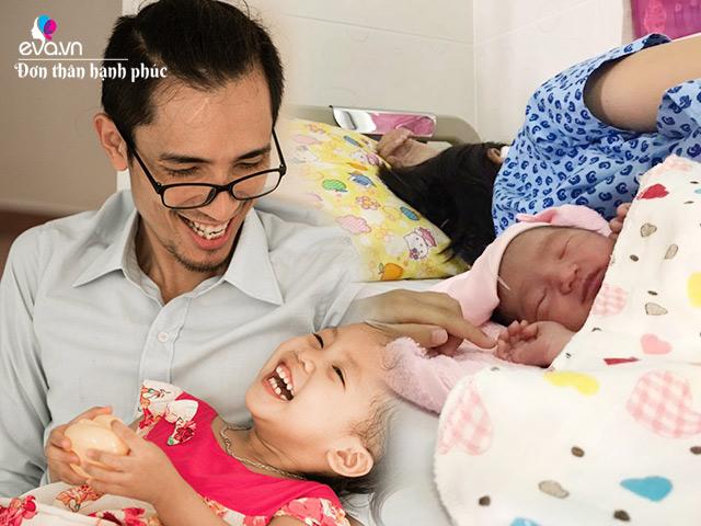 Bố đơn thân Trình Tuấn bất ngờ có con thứ 2, đang tất tả chăm vợ đẻ ở Từ Dũ - 2