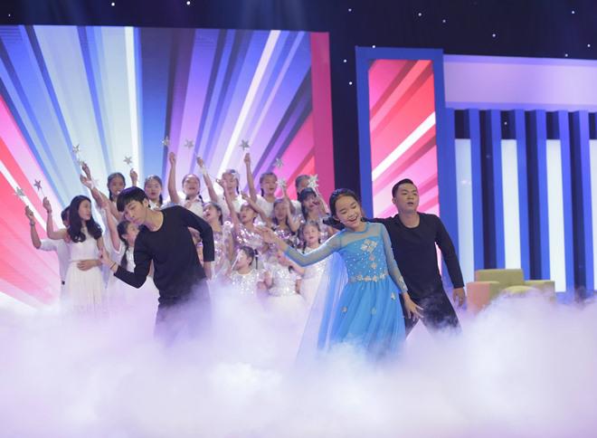 “Con Nhà Người Ta” xuất hiện nhiều siêu nhí đa tài - 7