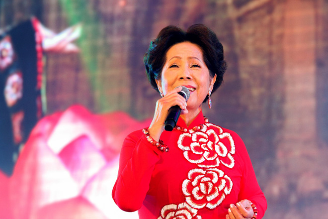 Danh ca Phương Dung hội ngộ khán giả Tây Đô sau nhiều năm xa xứ - 1