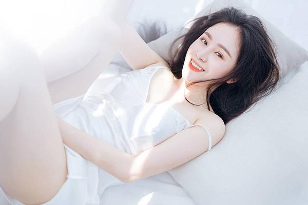 Đâu chỉ nữ sinh Hải Dương, những mỹ nhân này cũng dao kéo thu nhỏ vòng 1 đấy! - 11