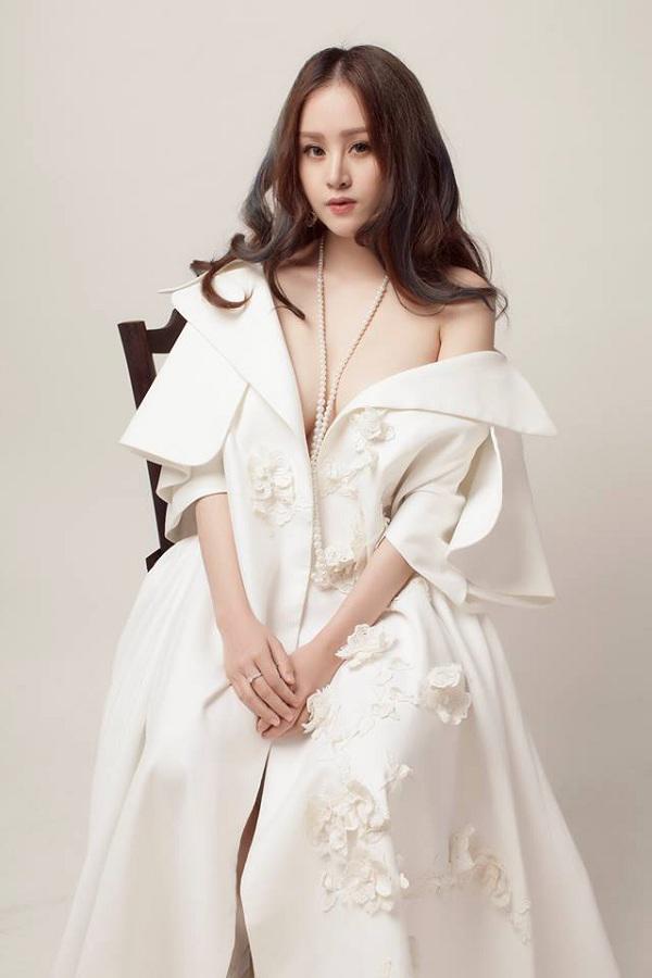 Đâu chỉ nữ sinh Hải Dương, những mỹ nhân này cũng dao kéo thu nhỏ vòng 1 đấy! - 12