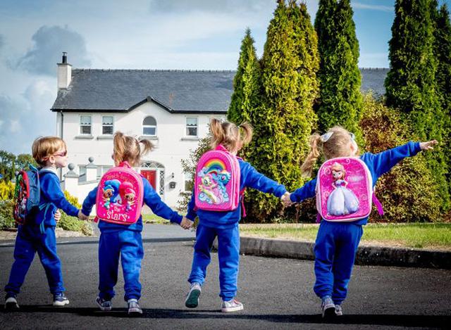 Mẹ suýt phải bỏ thai, 4 đứa trẻ sinh tư giờ đã khỏe mạnh và chuẩn bị vào lớp 1 - 6