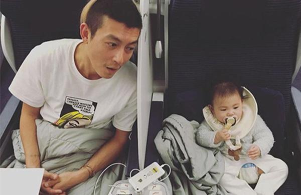 Ngôi sao 24/7: Gia đình Beck-Vic cùng lên tạp chí nhưng thần thái của Harper mới gây chú ý - 4