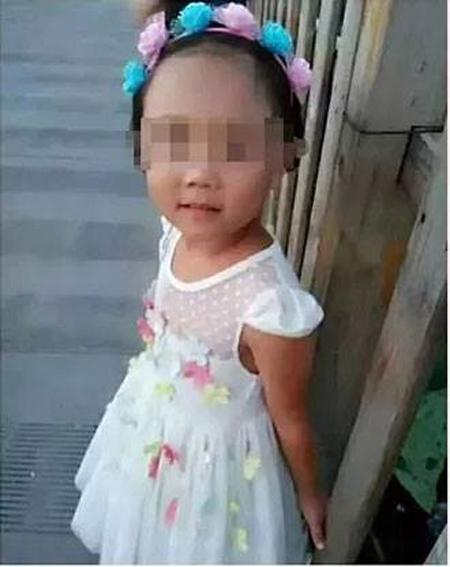 Bố mẹ ly hôn, con gái 8 tuổi bị dì ghẻ đánh nứt sọ, dội nước sôi rồi phi tang - 2