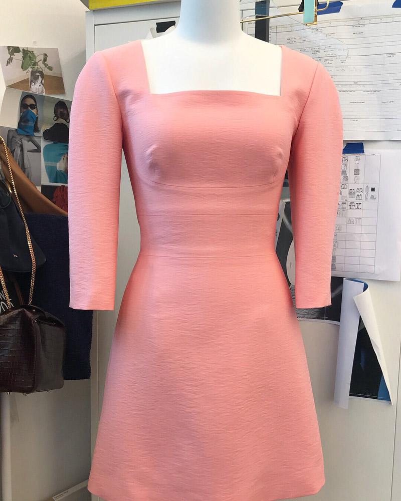 Nhìn tưởng giản dị, ai ngờ váy áo của Song Hye Kyo đều đặc biệt không ai ngờ - 5